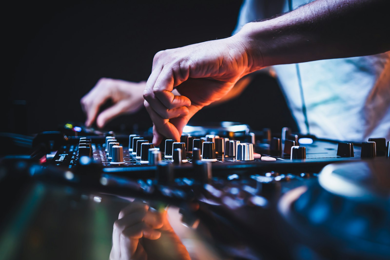 Selezione e missaggio musicale Smartradio